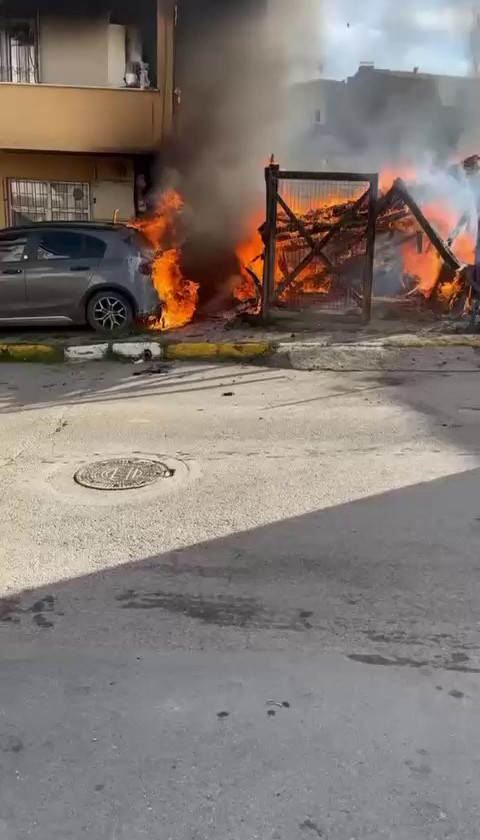 Sultanbeyli’de Barakada Çıkan Yangın Park Halindeki Araca Sıçradı6