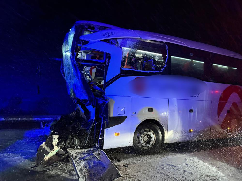 Sivasta Otobus Tira Carpti 13 Yarali 1