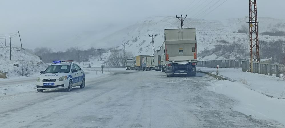 Sivasta Yogun Kar Ve Tipi Yollari Kapatip Ulasimi Aksatti 2