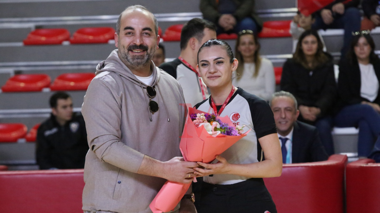 Sivasta Kadinlar Gunu Basketbol Salonunda Kutlandi 3